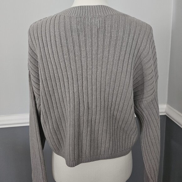 HOLLISTER gray CROPPED CARDIGAN knit buttons COTTON acrylic - Picture 8 of 10